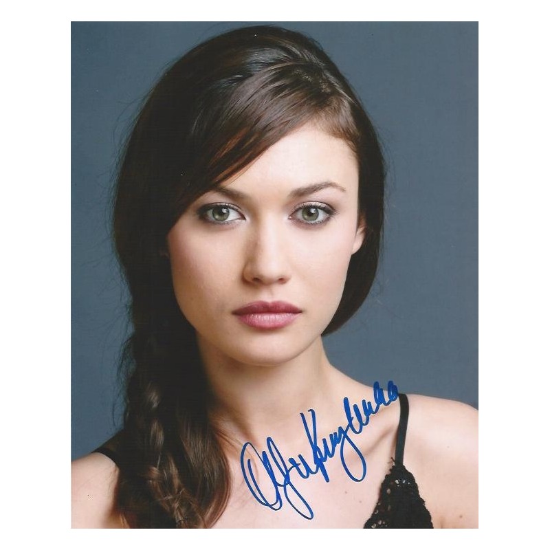 olga-kurylenko-autograph.jpg