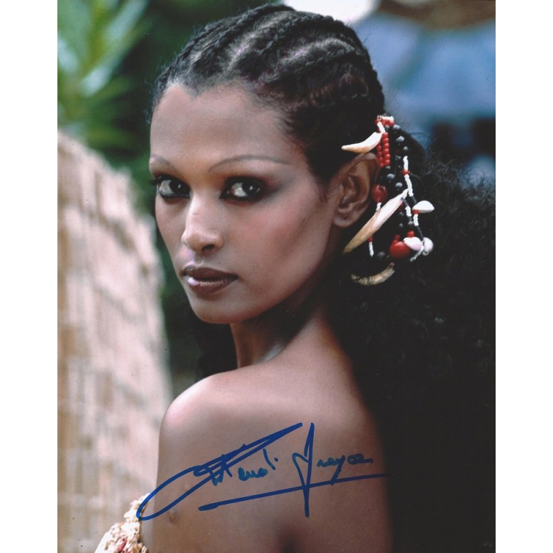 Yalangoch tola qizning surati Dunyodagi eng katta kokrak kimda?