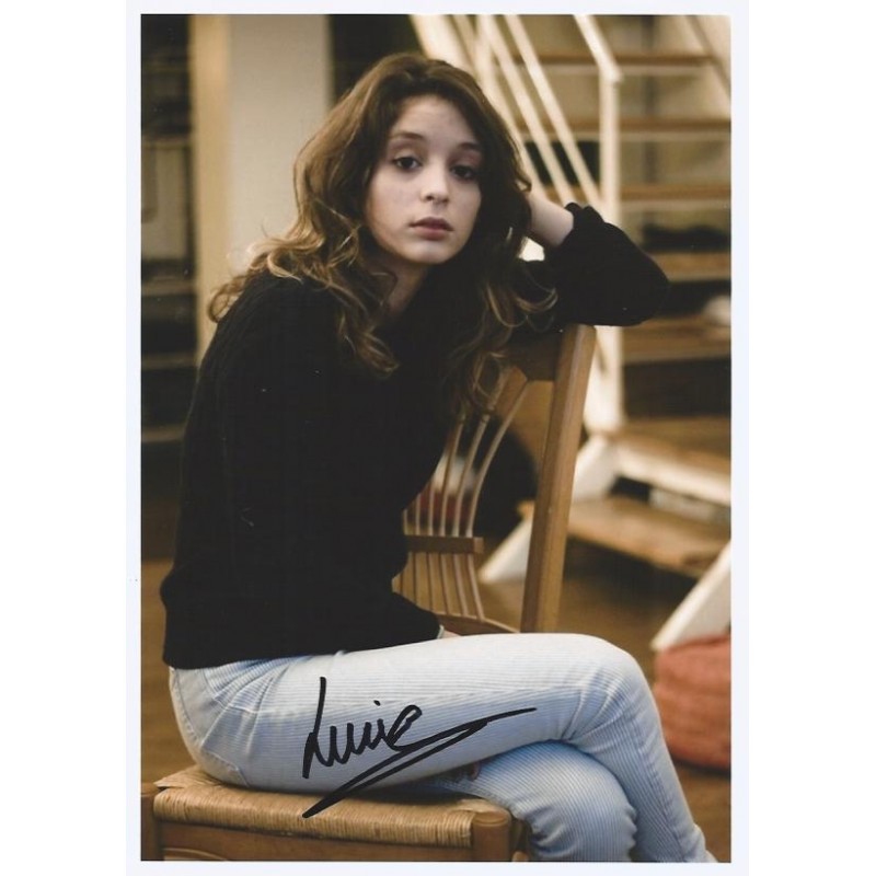 J And M Auto >> Autographe Lucie BOURDEU (Photo dédicacée) J And M Auto >> Autographe Lucie BOURDEU (Photo dédicacée)