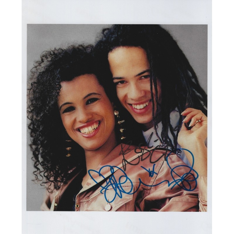 Neneh cherry youssou n dour 7 seconds. Neneh Cherry 1996 винил. Neneh Cherry в молодости. Neneh Cherry с семьей. Neneh Cherry с мужем.