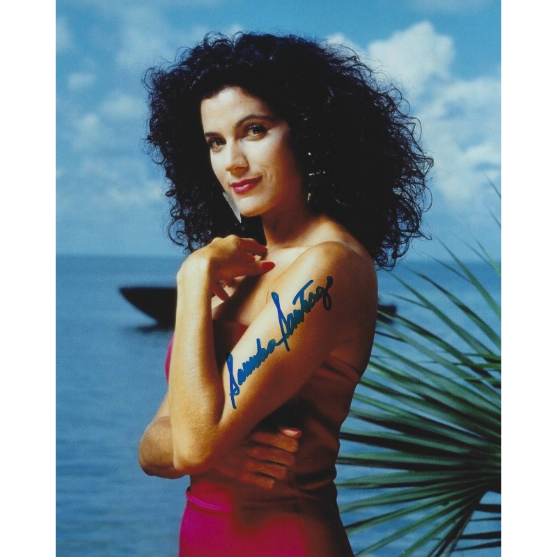 Saundra SANTIAGO autograph