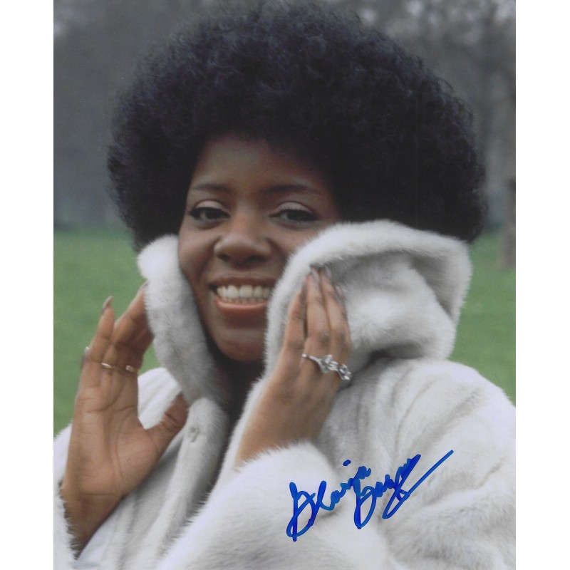 Gloria GAYNOR autograph