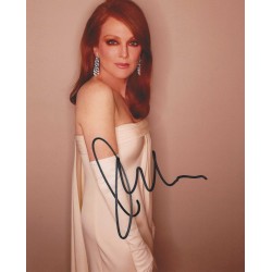 MOORE Julianne